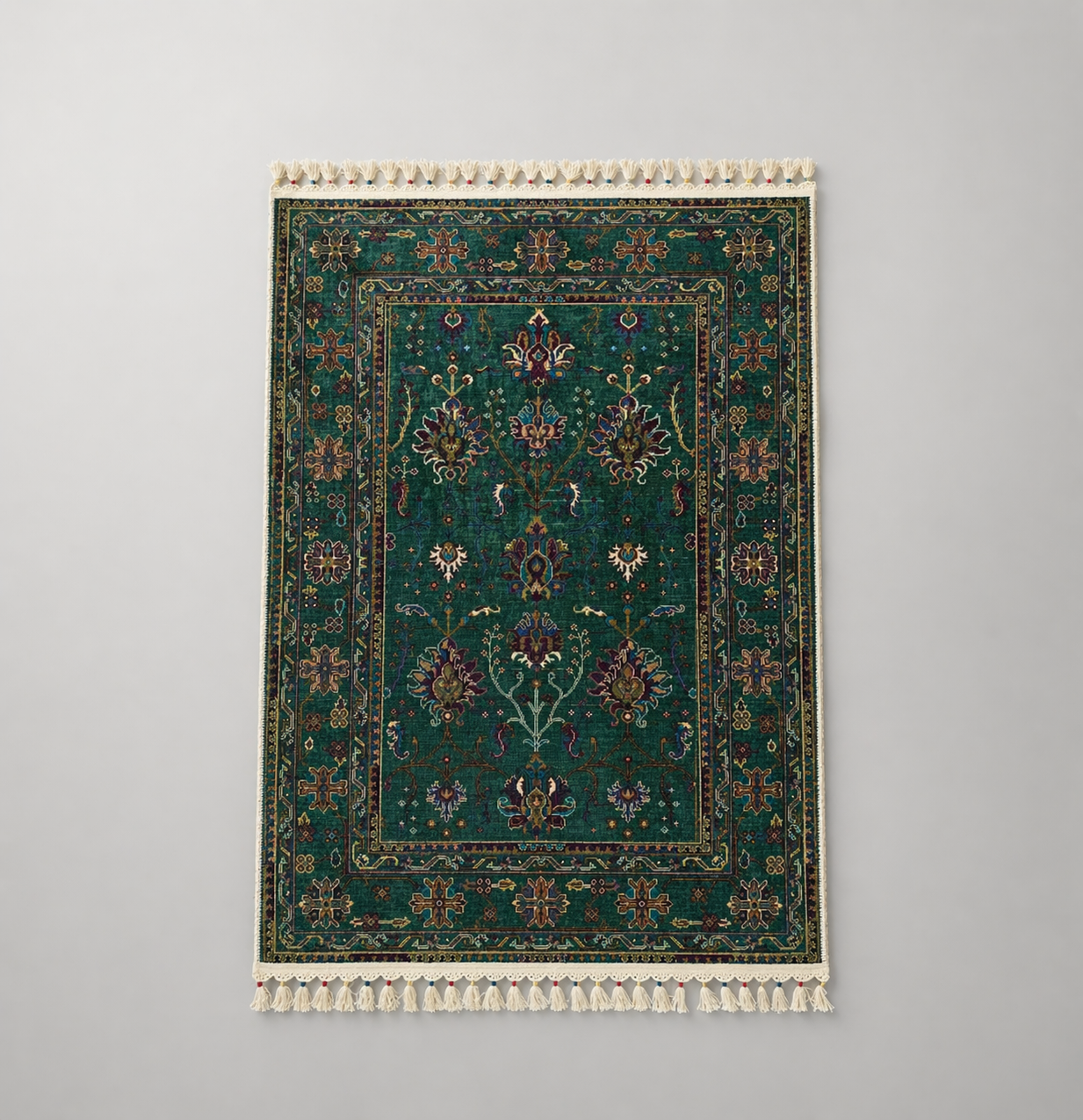 Tapis moderne vert foncé aux motifs traditionnels d'orient