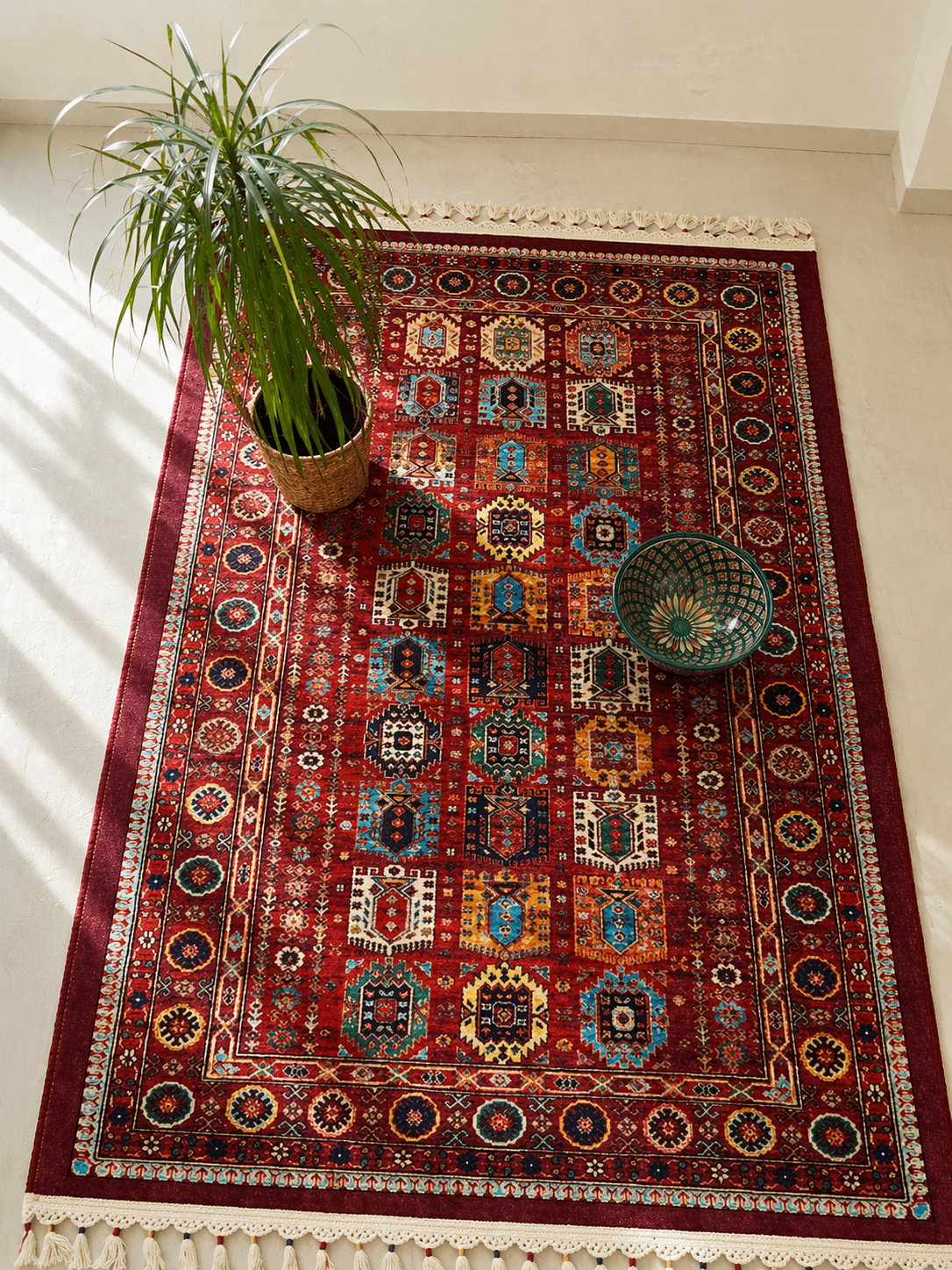 Tapis moderne Rouge aux motifs traditionnels d'orient